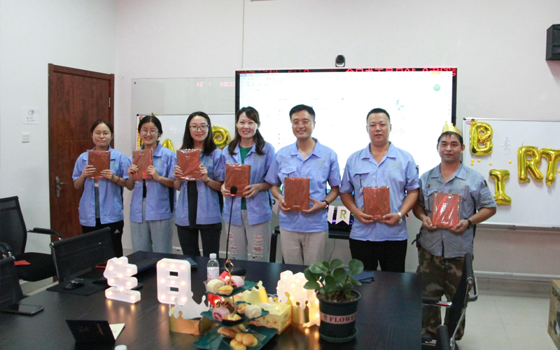 獲勝隊(duì)伍領(lǐng)獎(jiǎng)