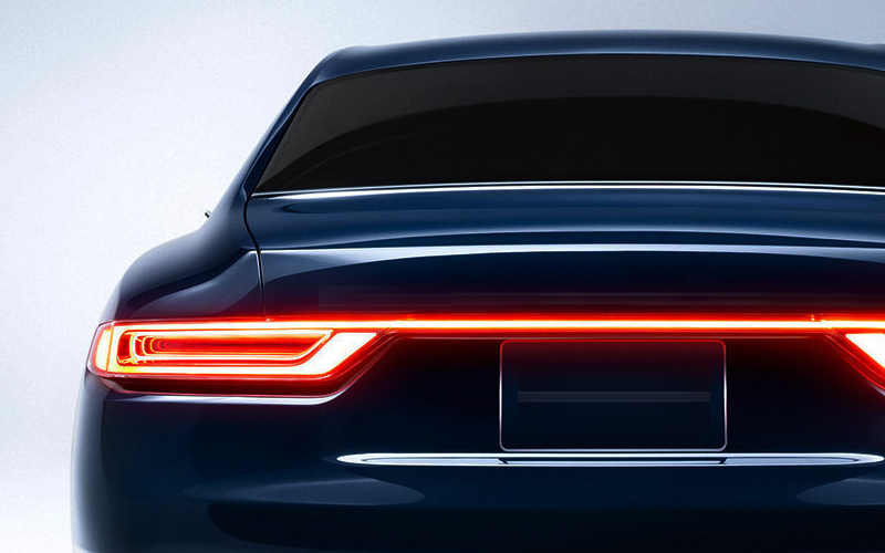 新能源汽車尾燈材料優(yōu)選！中新華美染色亞克力材料性能解析